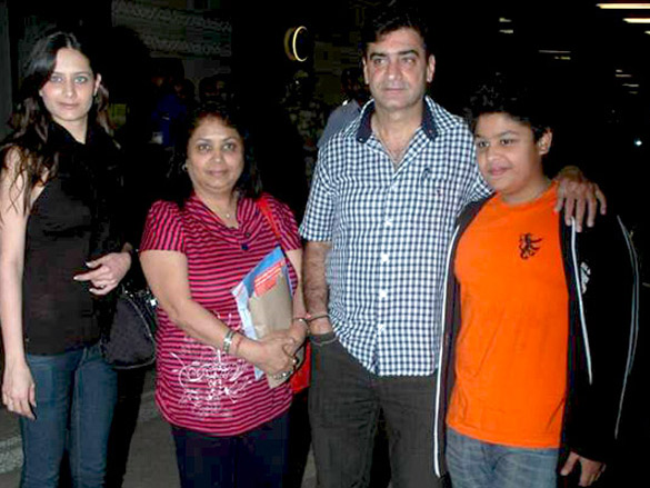 ameesha anushka genelia rahul khanna and kangna leave for iifa 10