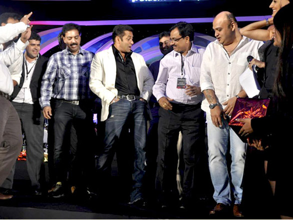 salman khan jives at blackberry playbook launch after party 10