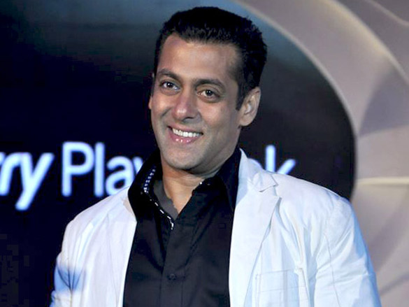 salman khan jives at blackberry playbook launch after party 13