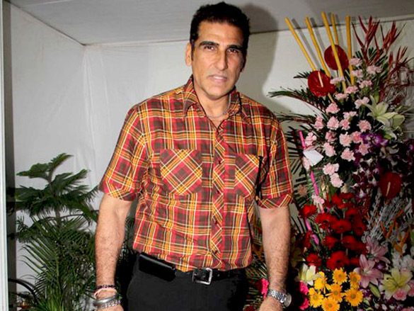 suniel shetty and jackie shroff grace dr tiwaris birthday bash 8