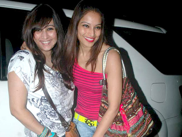 bipasha snapped with a friend at pvr 7