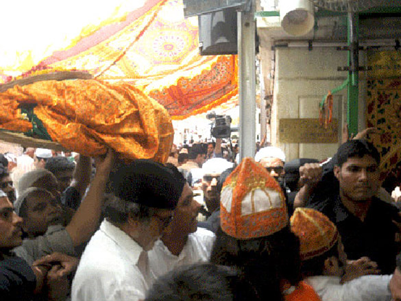 amitabh bachchan visits ajmer shariff 8