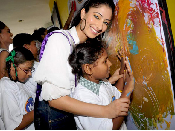 sushmita sen launches nationwide campaign to serve children 9