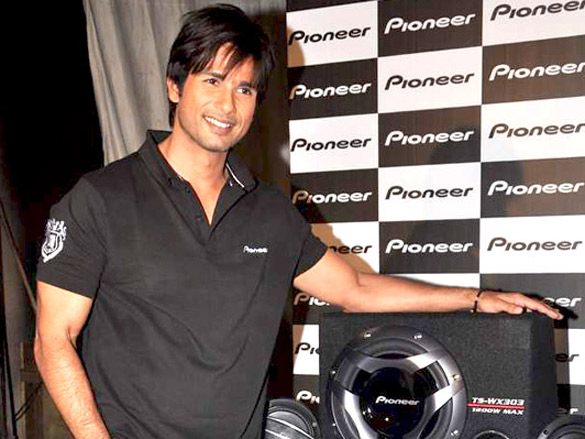 shahid kapoor at pioneer car audio press meet 10