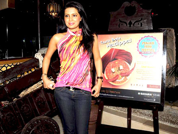 geeta basra at sahara stars punjabi food festival 5