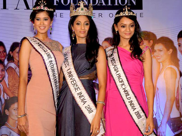 sushmita sen announces two franchises at i am she 2011 finale 7