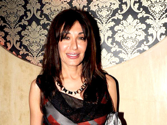 lisa haydon unveils narendra kumar swiss calendar 11