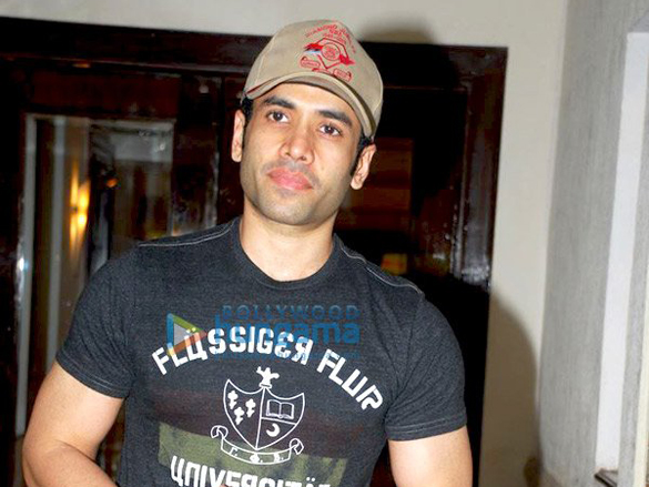 tusshar kapoor and manjari fadnis at the aashiq biwi ka serial launch 9