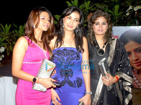 tusshar kapoor and manjari fadnis at the aashiq biwi ka serial launch 17