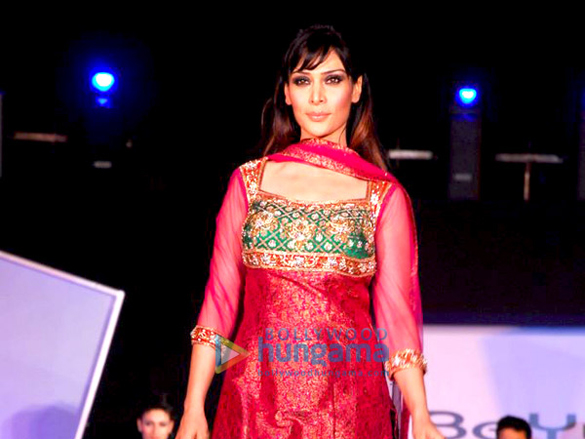 udita goswami on the ramp at the launch of be yu 14