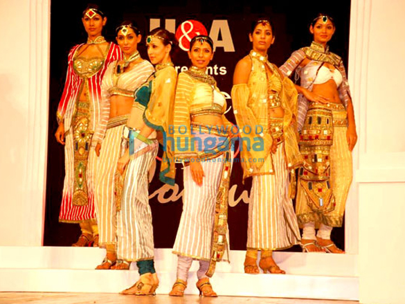 vikram phadnis and shaina nc judge bd somanis fashion show 6