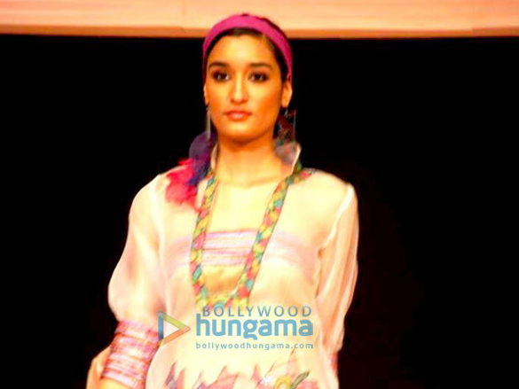 vikram phadnis and shaina nc judge bd somanis fashion show 13