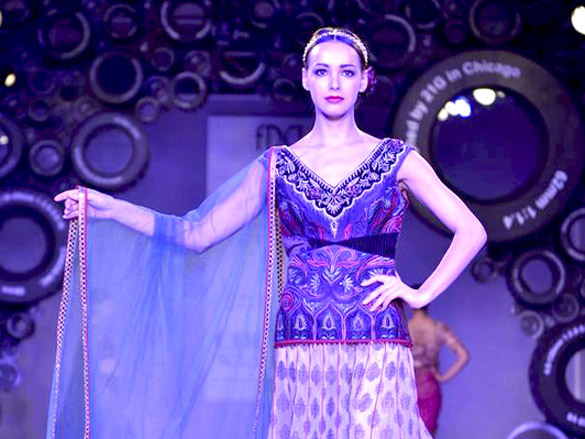 jj valayas show at synergy1 delhi couture week 2011 6