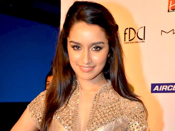 sonakshi urmila and sharmila tagore at delhi couture week 2011 day 3 5