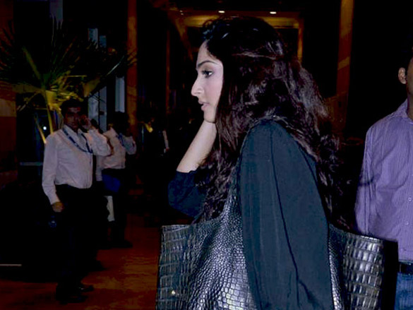 sonam mahesh and lara snapped post iijw 2011 show 6