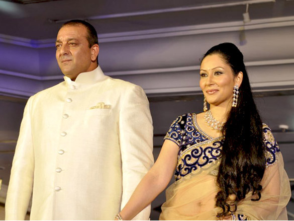 sanjay dutt bipasha neha riya and raima at gitanjali bollywood ticket nite 10