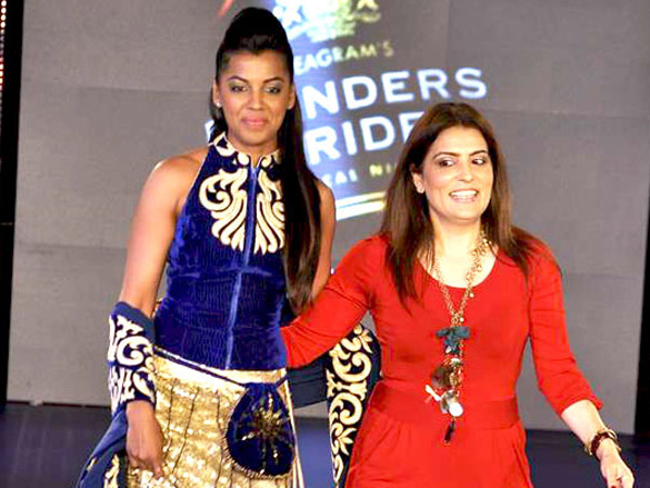 mugdha walks the ramp for reynu tandon at blenders pride fashion tour 2011 3