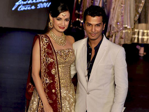dia walks the ramp for vikram phadnis at blenders pride fashion tour 2011 finale 2