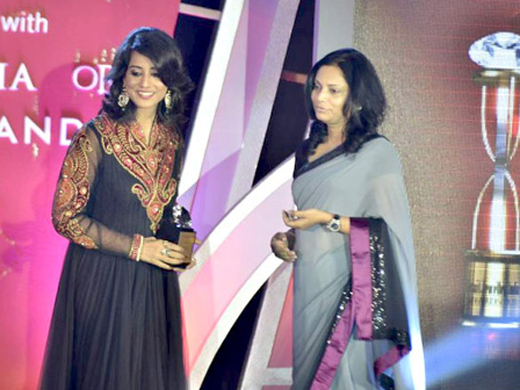 eesha koppikhar and mahie gill at 7th retail jeweller india awards 2011 2