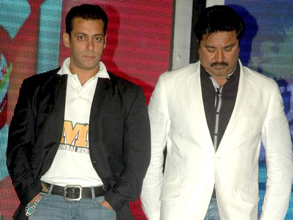 salman khan at ccl 2011 press conference 6