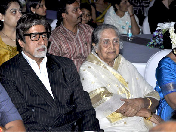 amitabh bachchan unveils nitin desais book at his 25th year celebrations 9