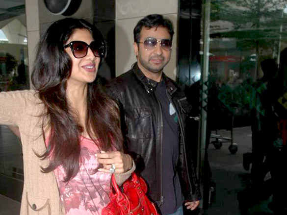 shilpa and freida snapped at mumbai international airport 8