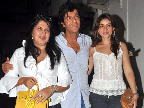 padmini kolhapure celebrates wedding anniversary 5