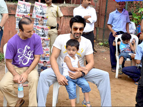 salman khan at mens health friendly soccer match with celeb dads and kids 10