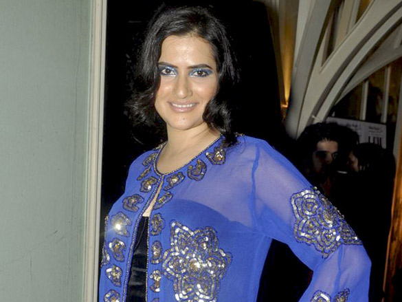 arjun rampal walks the ramp for rohit bal at lakme fashion week 2011 launch 9