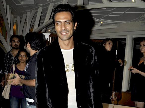 arjun rampal walks the ramp for rohit bal at lakme fashion week 2011 launch 16