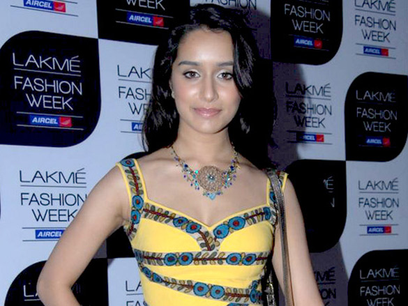 shraddha graces nishka lullas show at lakme fashion week 2011 day 1 7