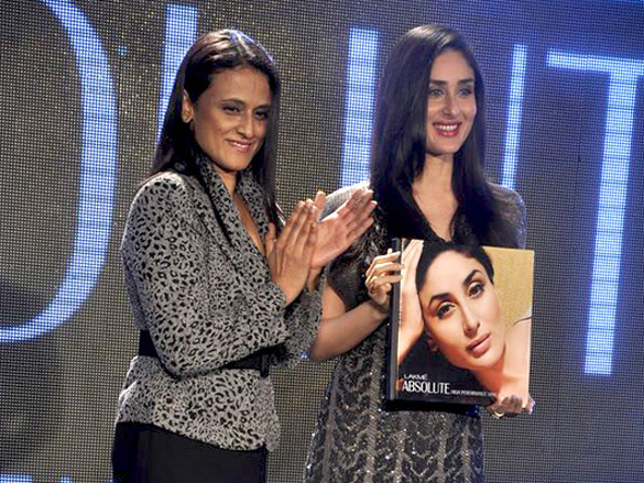 kareena kapoor unveils lakme absolute 4