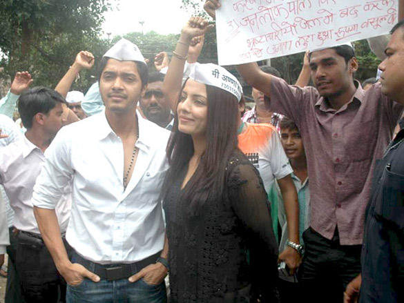celina and shreyas support anna hazare 2