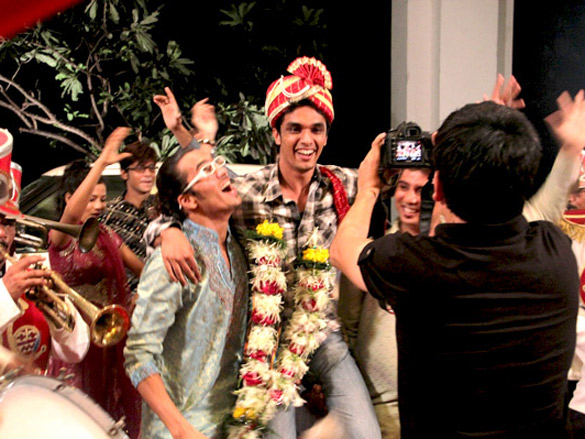 anushka meets contest winners of utv stars 4