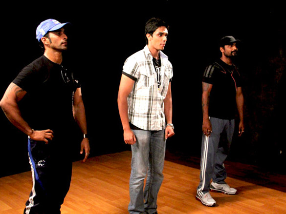 anushka meets contest winners of utv stars 5