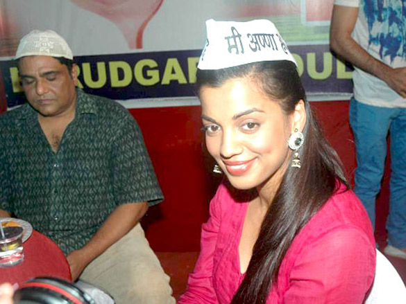 mahima and mugdha at iftar party hosted by bablu aziz 6