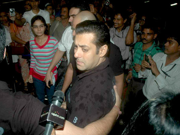 salman leaves for usa for his treatment 4