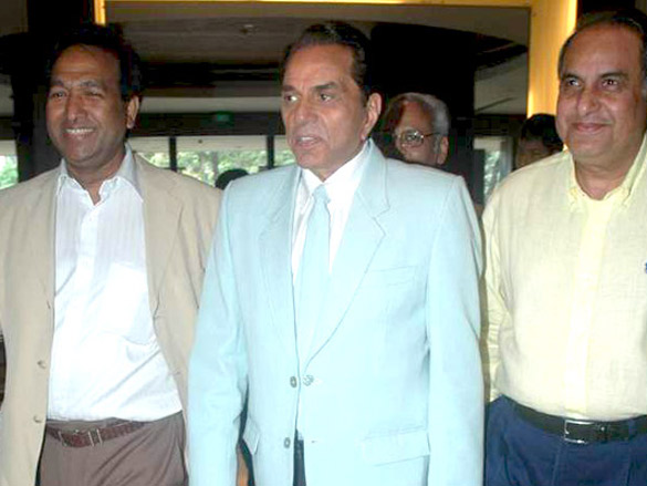 dharmendra at yummy chef book launch 8