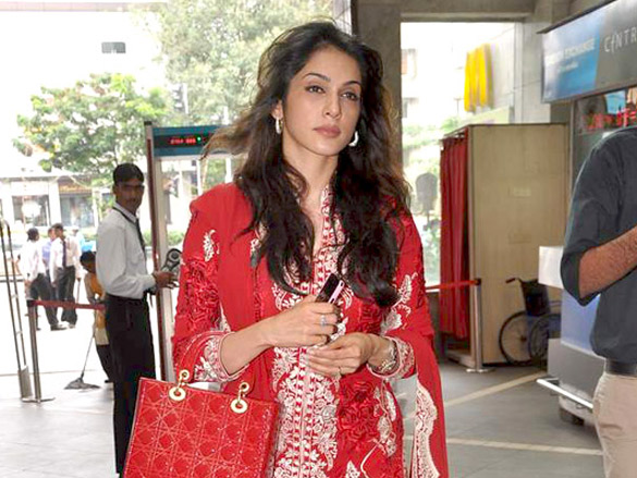 eesha koppikhar snapped at mumbai central mall 2