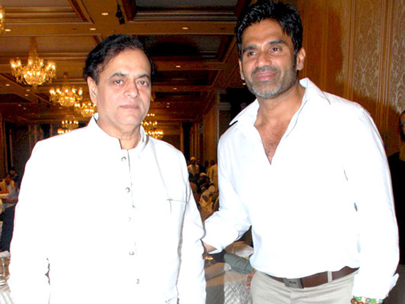 suniel shetty and rajpal yadav at abu azmis eid party 10