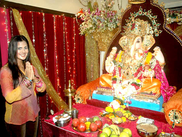 prasanna shetty celebrates ganpati with nandini singh and avesh dadlani 9