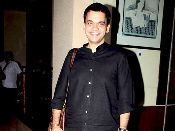 celebs at the jw marriotts art showcase 8