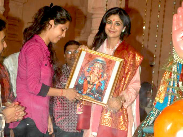 shilpa shetty visits andheri cha raja ganpati 3