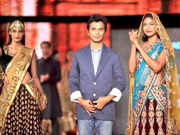 anushka minissha and sameera walk at blenders pride fashion tour 2011 show 10