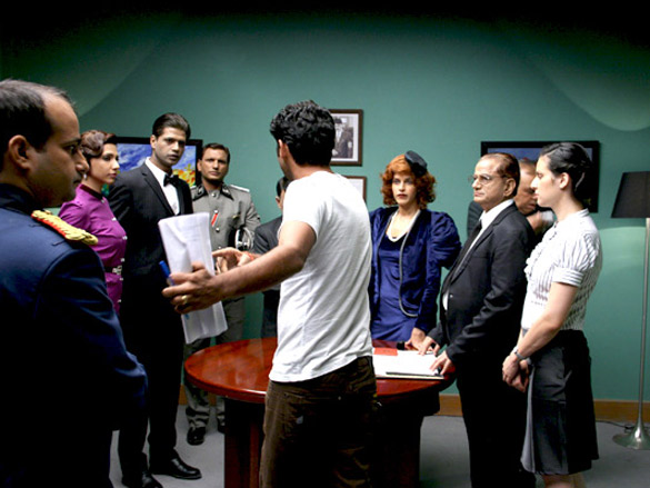 on the sets of gandhi to hitler 7