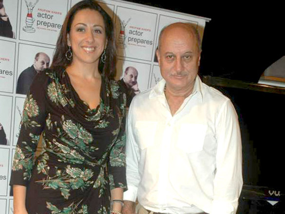 spanish singer maria del mar fernandez at anupam khers actor prepares 8