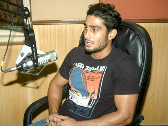 prateik babbar on the sets of radio city 91 1 fm 6