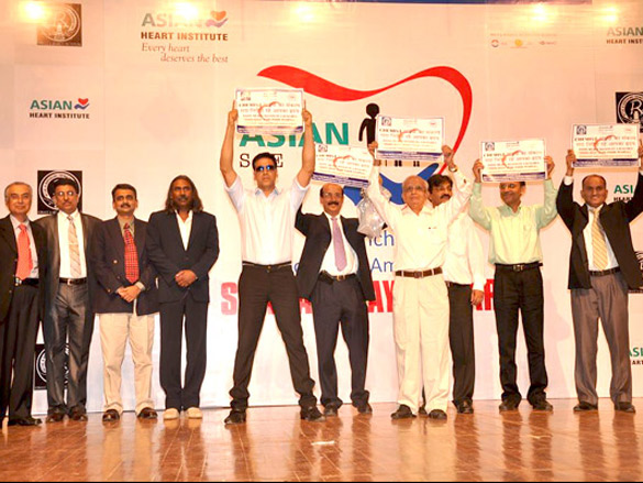 akshay kumar at asian heart institute csr initiative launch 3