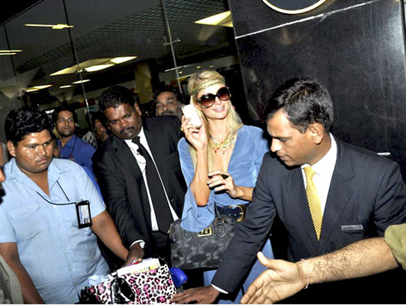 paris hilton arrives in india 8