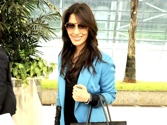 priyanka and sophie arrive back from gima awards 2011 4